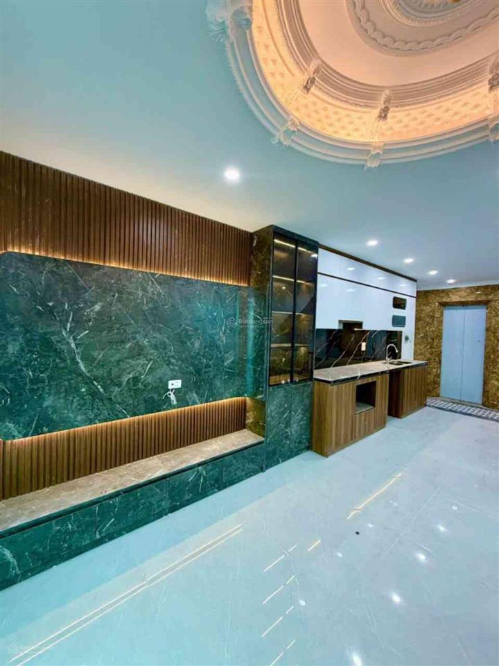 Nhà 6 tầng thang máy tương chúc ô tô ngủ trong nhà chỉ 8. x tỷ