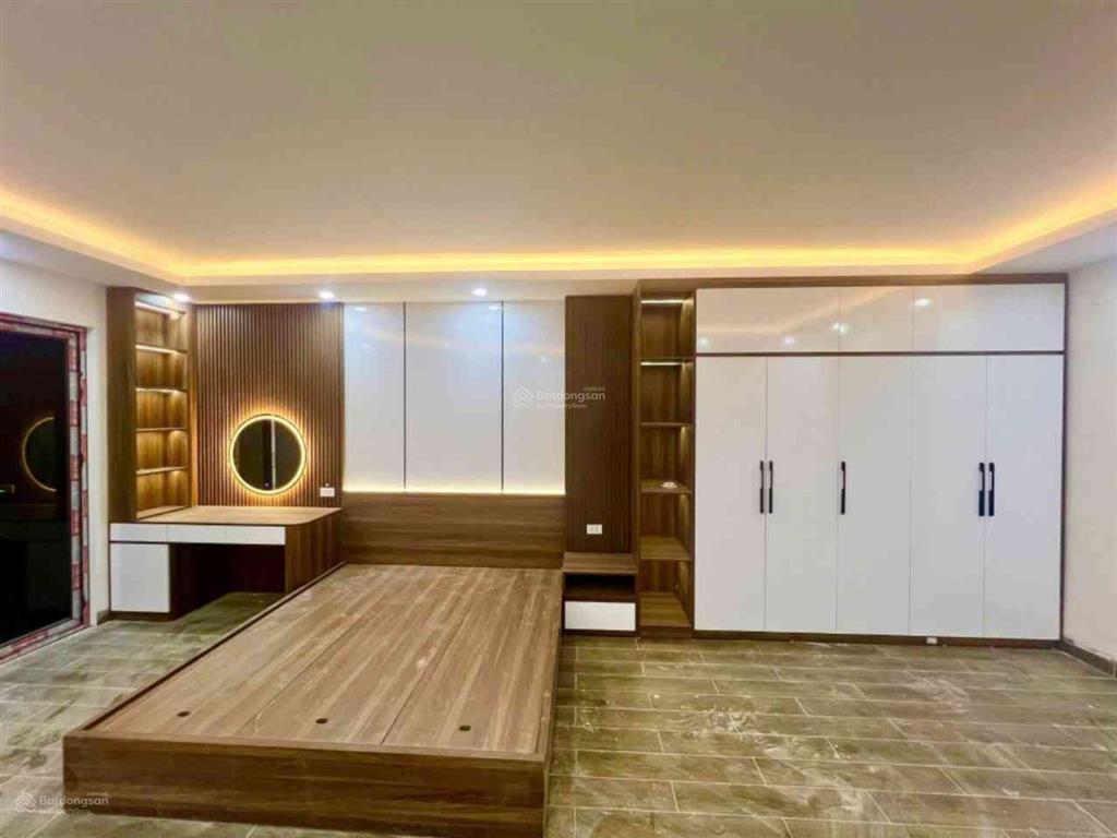 Nhà 6 tầng thang máy tương chúc ô tô ngủ trong nhà chỉ 8. x tỷ