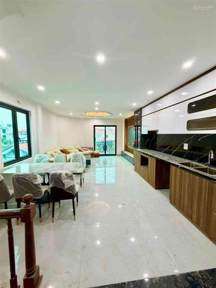 Nhà 6 tầng thang máy tương chúc ô tô ngủ trong nhà chỉ 8. x tỷ