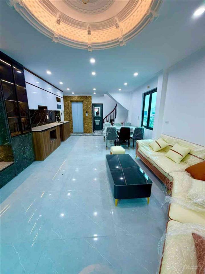 Nhà 6 tầng thang máy tương chúc ô tô ngủ trong nhà chỉ 8. x tỷ