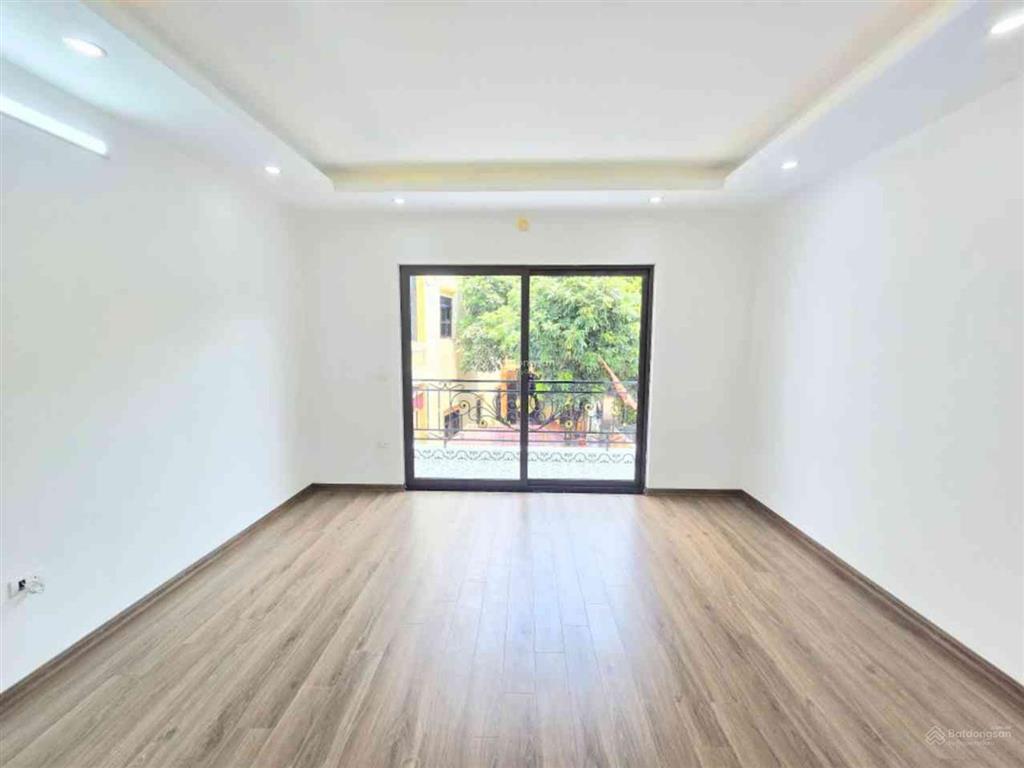 Gần phố ngũ hiệp 4 tầng 3 thoáng ô tô sát nhà  dt 40m2  6. x tỷ