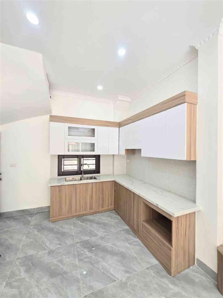 Gần phố ngũ hiệp 4 tầng 3 thoáng ô tô sát nhà  dt 40m2  6. x tỷ
