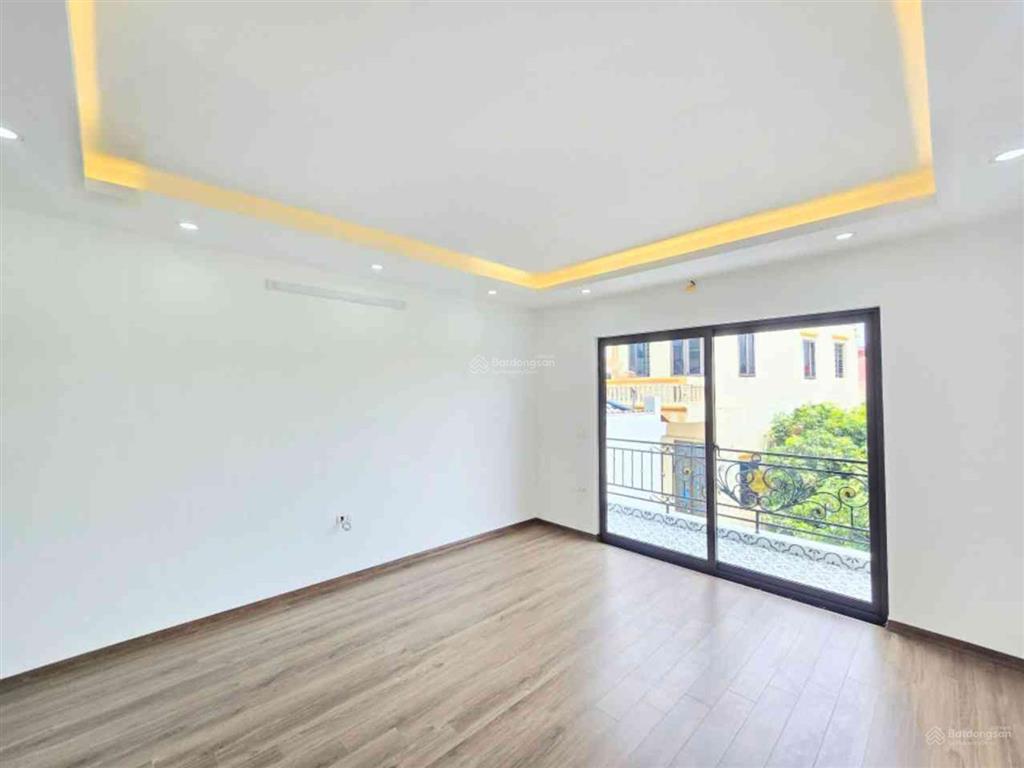 Gần phố ngũ hiệp 4 tầng 3 thoáng ô tô sát nhà  dt 40m2  6. x tỷ