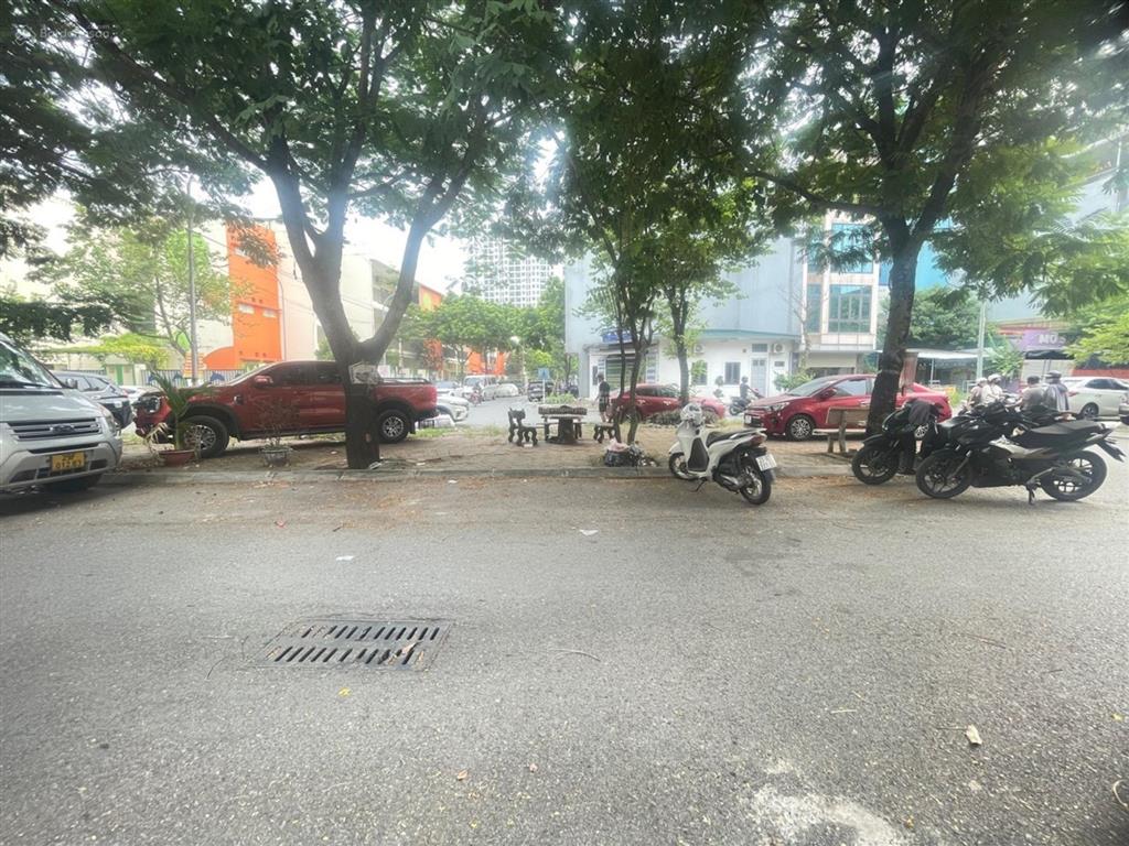 Mảnh đất lô góc ô tô đỗ cửa tứ hiệp dt 52m  một bước ra phố chỉ 7.x đồng
