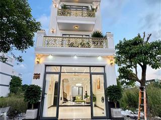 9,8 tỷ tl nhà 4 tầng sân thượng mặt tiền đường số 8m kdc anh tuấn