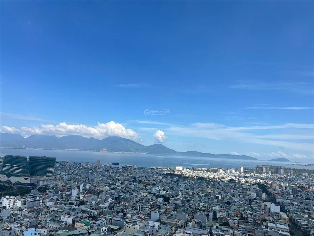 Chính chủ bán căn hộ chung cư cao cấp 93,6m2, tầng cao 2 pn, 2wc, view biển