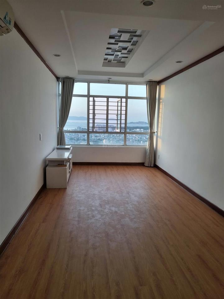 Chính chủ bán căn hộ chung cư cao cấp 93,6m2, tầng cao 2 pn, 2wc, view biển