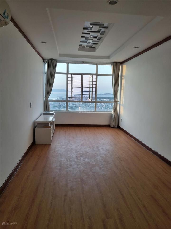 Chính chủ bán căn hộ chung cư cao cấp 93,6m2, tầng cao 2 pn, 2wc, view biển