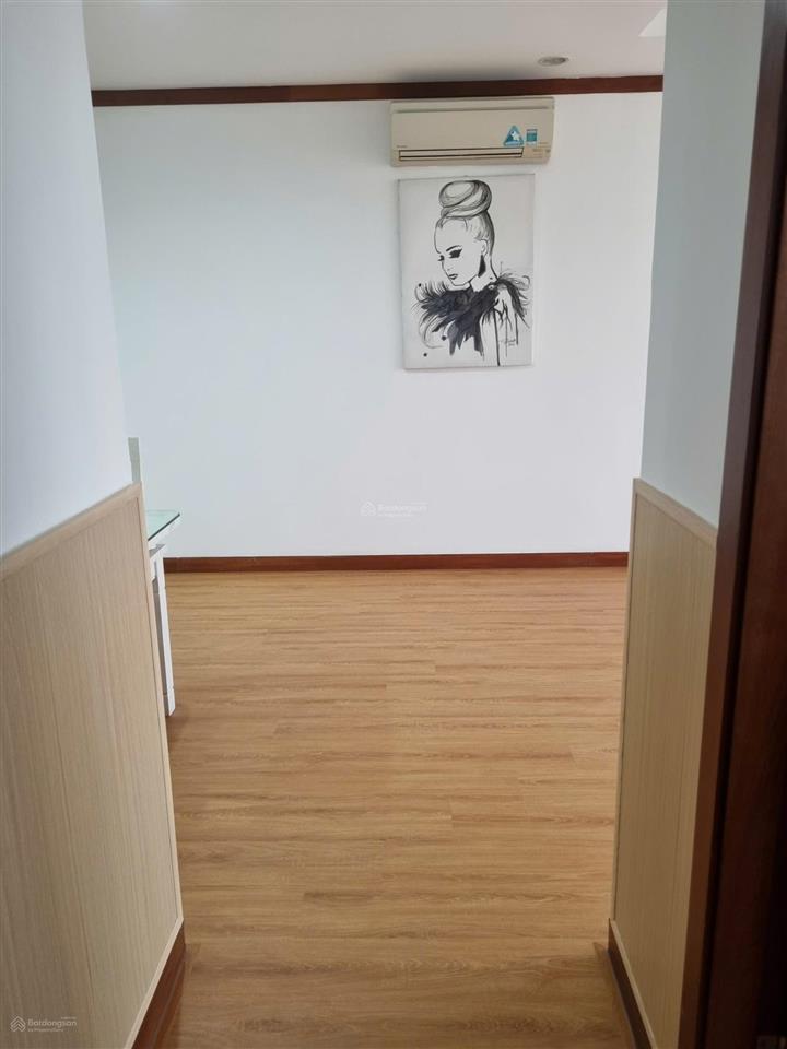Chính chủ bán căn hộ chung cư cao cấp 93,6m2, tầng cao 2 pn, 2wc, view biển