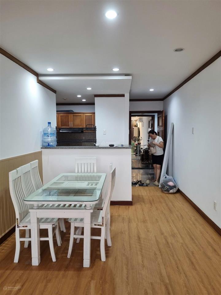 Chính chủ bán căn hộ chung cư cao cấp 93,6m2, tầng cao 2 pn, 2wc, view biển