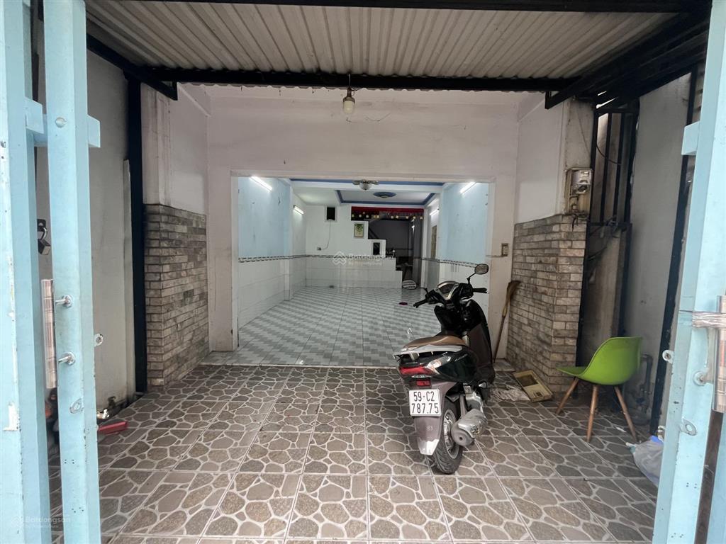 Nhà 60m2, 1 lầu đúc. dt sử dụng 100 m2, hẻm xe hơi