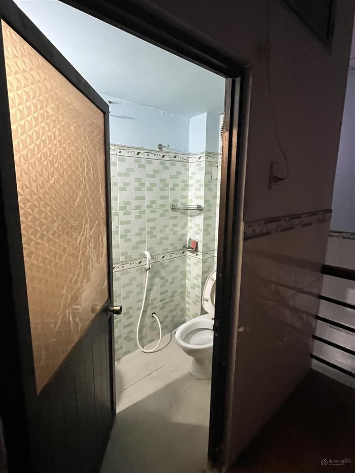Nhà 60m2, 1 lầu đúc. dt sử dụng 100 m2, hẻm xe hơi