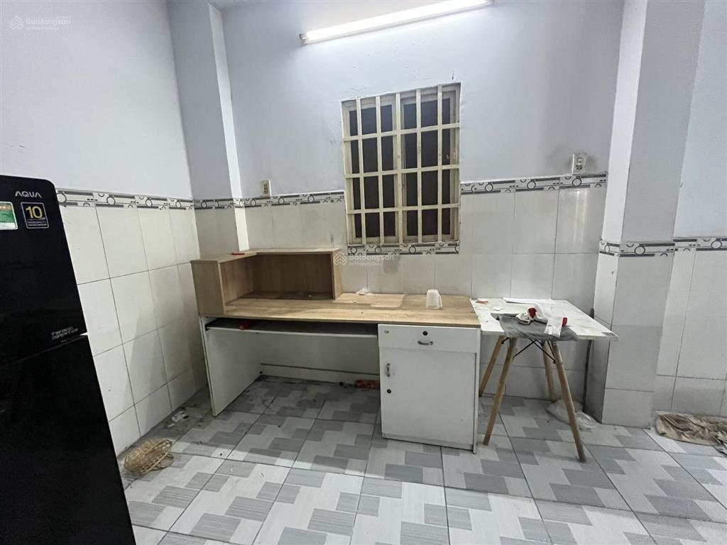 Nhà 60m2, 1 lầu đúc. dt sử dụng 100 m2, hẻm xe hơi