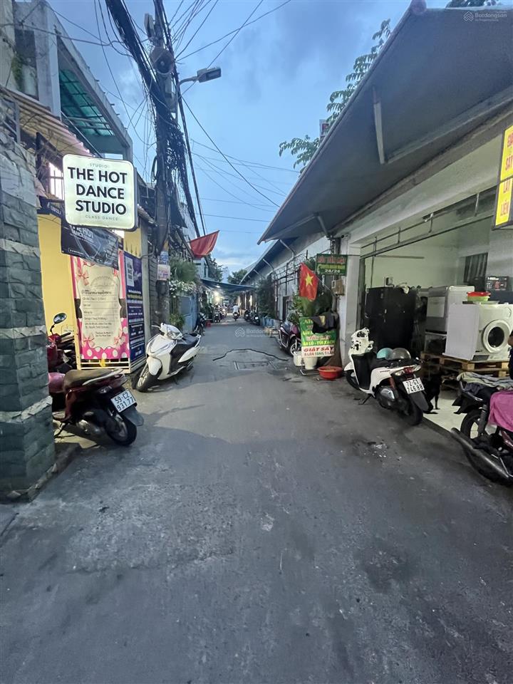 Nhà 60m2, 1 lầu đúc. dt sử dụng 100 m2, hẻm xe hơi