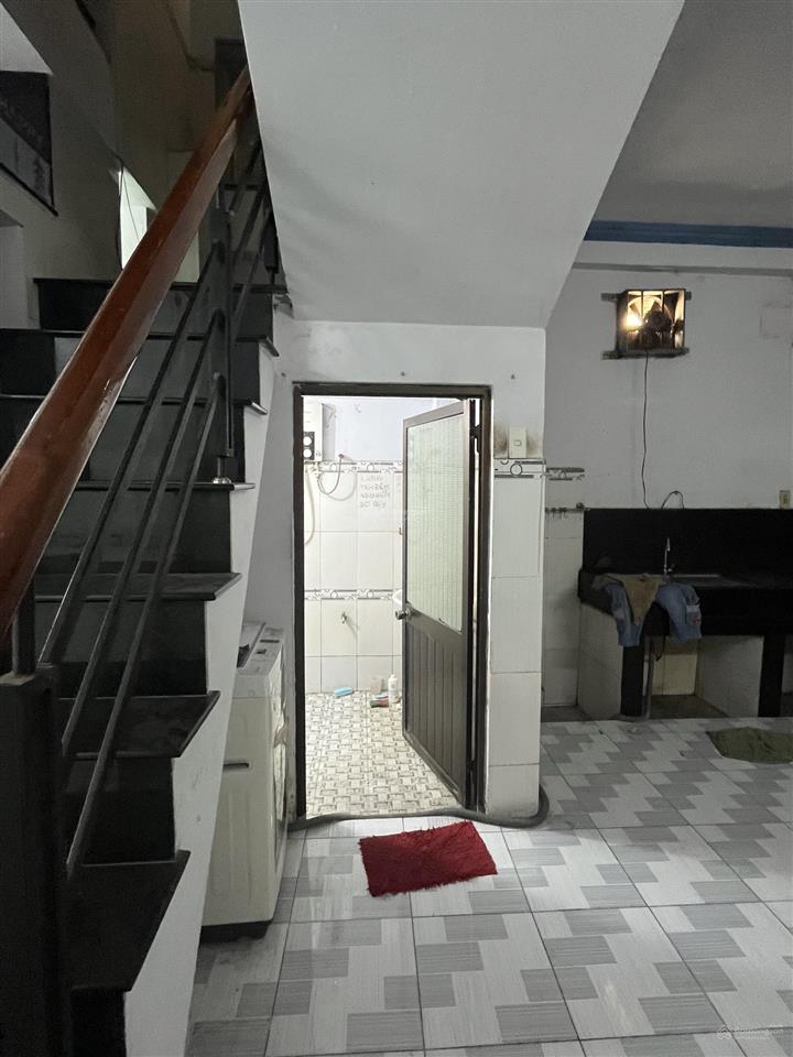 Nhà 60m2, 1 lầu đúc. dt sử dụng 100 m2, hẻm xe hơi