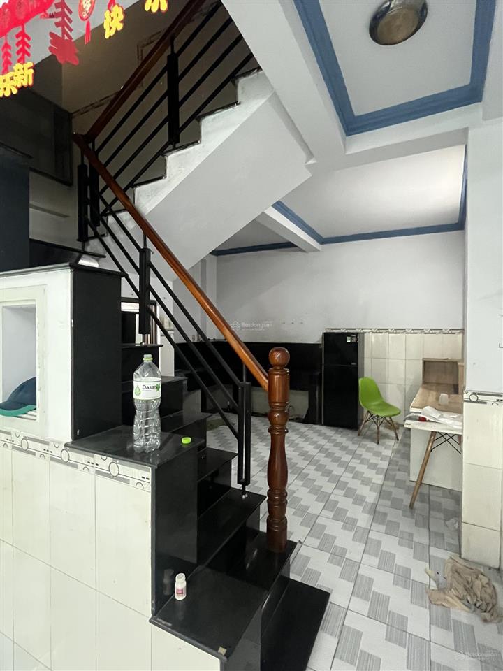 Nhà 60m2, 1 lầu đúc. dt sử dụng 100 m2, hẻm xe hơi
