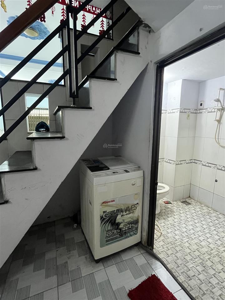 Nhà 60m2, 1 lầu đúc. dt sử dụng 100 m2, hẻm xe hơi