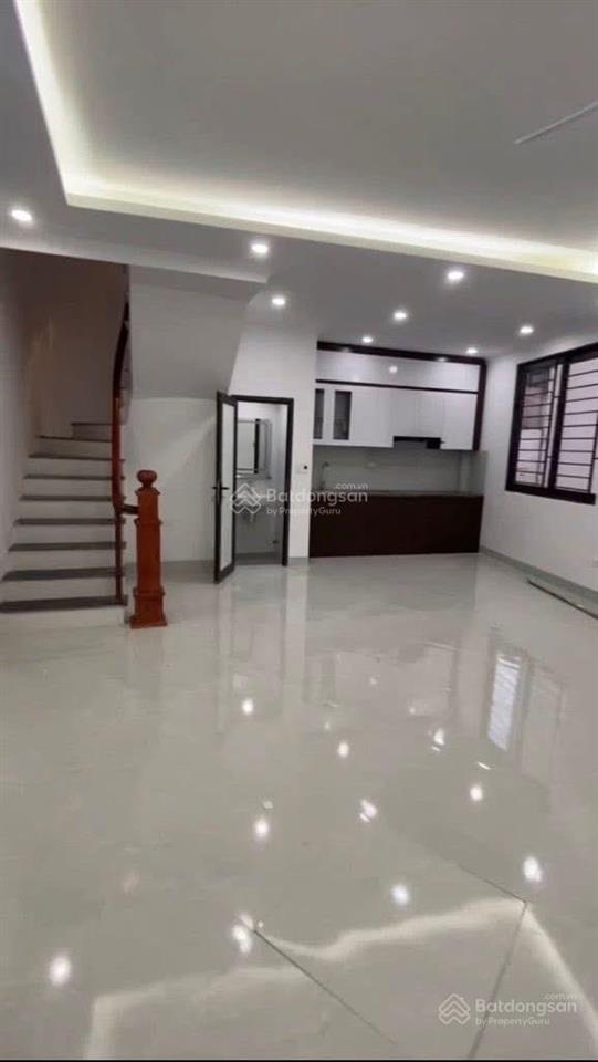 Bán nhà tại như quỳnhhưng yên 42m3tầnghơn 3tỷ