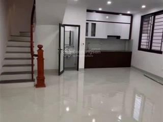 Bán nhà tại như quỳnhhưng yên 42m3tầnghơn 3tỷ