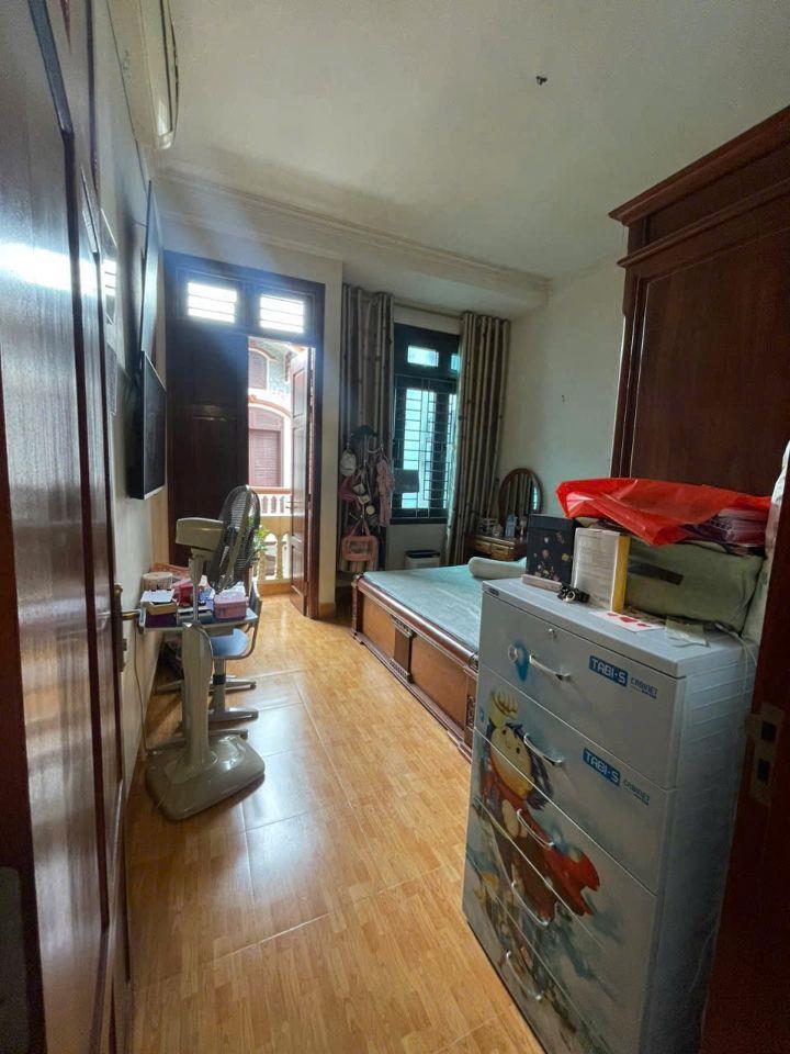 MỄ TRÌ THƯỢNG - NAM TỪ LIÊM. NHÀ DÂN XÂY CHẮC CHẮN, 50M2 RỘNG THÊNH THANG, SỔ VUÔNG VẮN NỞ HẬU. NHỈNH 12 ĐỒNG.