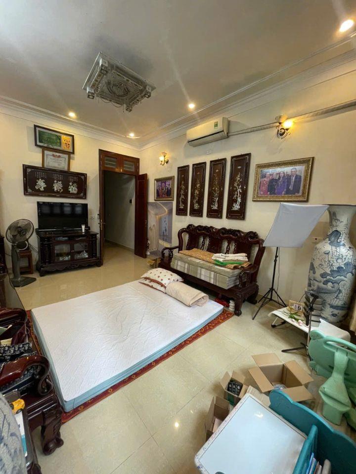 MỄ TRÌ THƯỢNG - NAM TỪ LIÊM. NHÀ DÂN XÂY CHẮC CHẮN, 50M2 RỘNG THÊNH THANG, SỔ VUÔNG VẮN NỞ HẬU. NHỈNH 12 ĐỒNG.