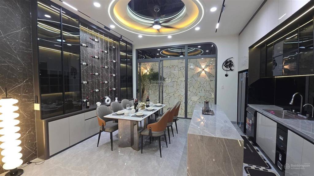 Nhà chín chủ mới xây để ở,nay cần tiền đành trao duyên lại cho chủ mới, nhà shr,1tr 3 lầu,dt80m7tỷ8