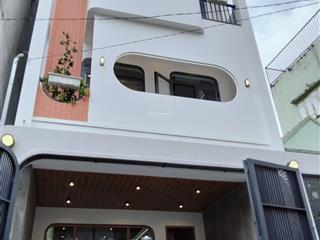 Nhà chín chủ mới xây để ở,nay cần tiền đành trao duyên lại cho chủ mới, nhà shr,1tr 3 lầu,dt80m7tỷ8