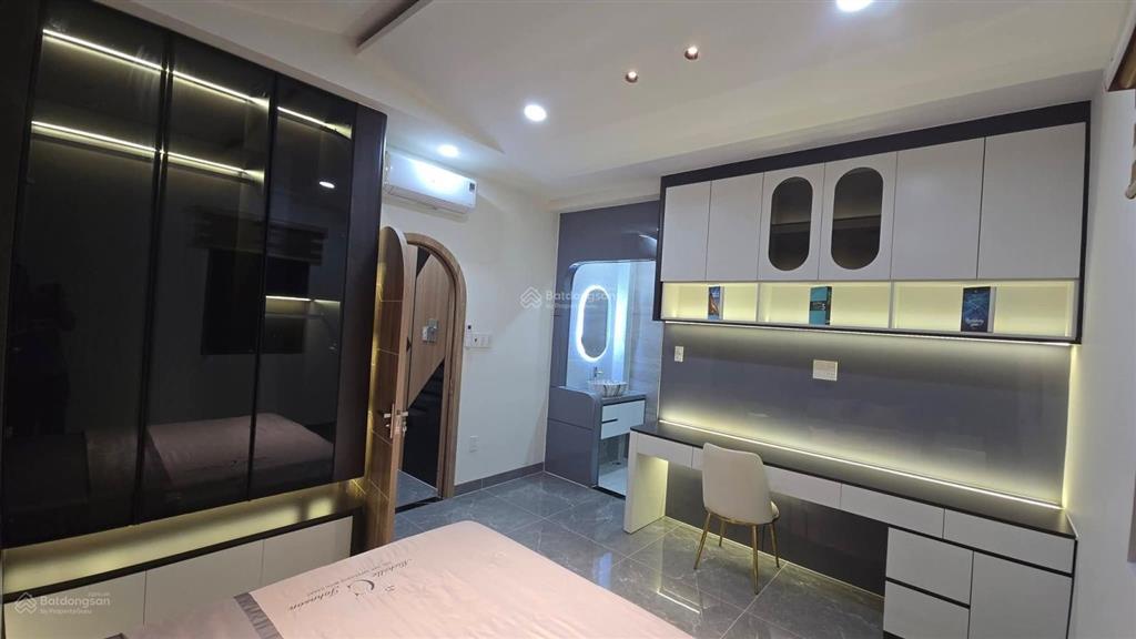 Nhà chín chủ mới xây để ở,nay cần tiền đành trao duyên lại cho chủ mới, nhà shr,1tr 3 lầu,dt80m7tỷ8