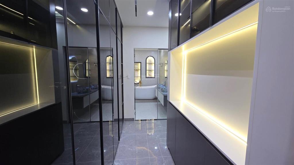 Nhà chín chủ mới xây để ở,nay cần tiền đành trao duyên lại cho chủ mới, nhà shr,1tr 3 lầu,dt80m7tỷ8