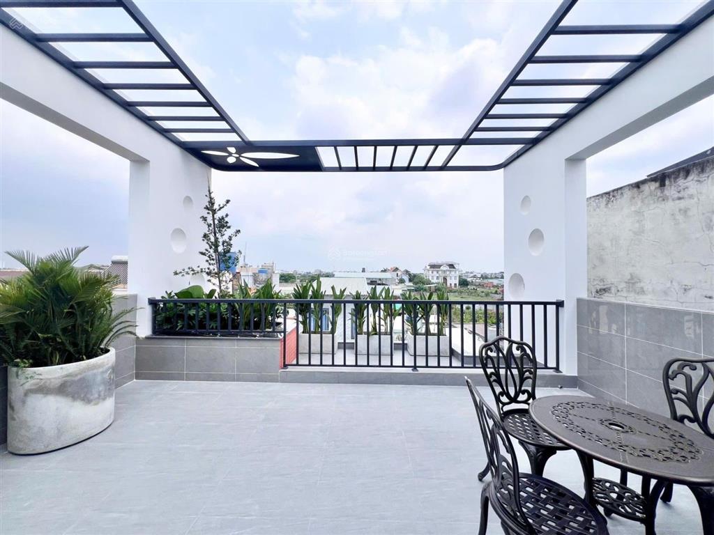 Nhà chín chủ mới xây để ở,nay cần tiền đành trao duyên lại cho chủ mới, nhà shr,1tr 3 lầu,dt80m7tỷ8