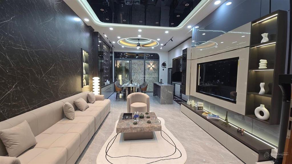 Nhà chín chủ mới xây để ở,nay cần tiền đành trao duyên lại cho chủ mới, nhà shr,1tr 3 lầu,dt80m7tỷ8