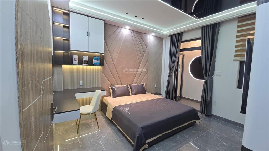 Nhà chín chủ mới xây để ở,nay cần tiền đành trao duyên lại cho chủ mới, nhà shr,1tr 3 lầu,dt80m7tỷ8