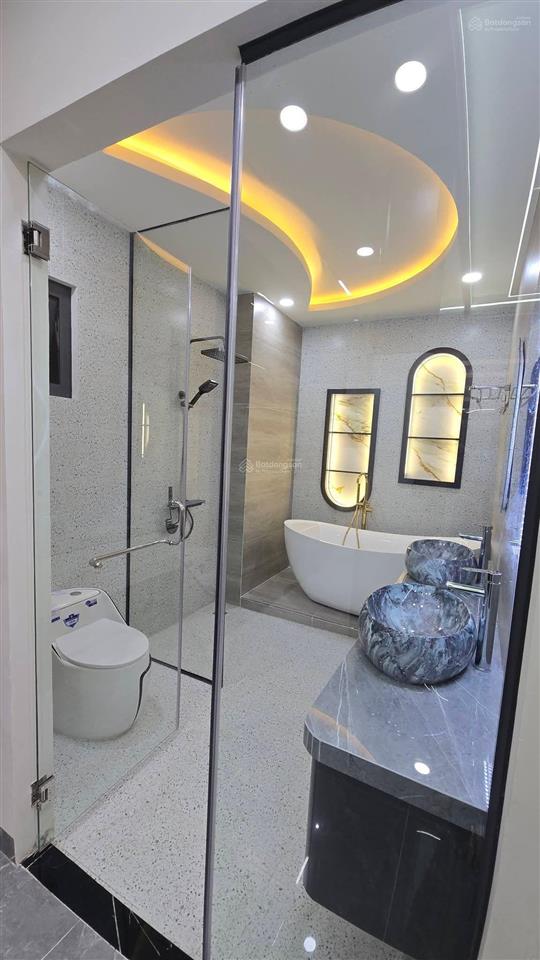 Nhà chín chủ mới xây để ở,nay cần tiền đành trao duyên lại cho chủ mới, nhà shr,1tr 3 lầu,dt80m7tỷ8