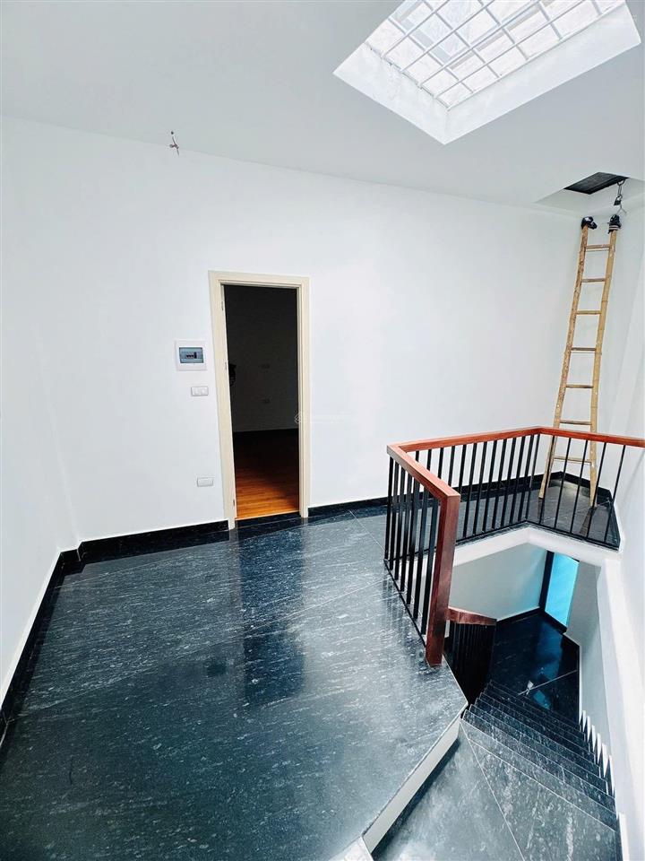 Bán căn văn hương dt 35m2 4t mt 3.6m giá 6,9 tỷ đống đa hà nội. nhà mặt ngõ. 2 thoáng, kinh doanh