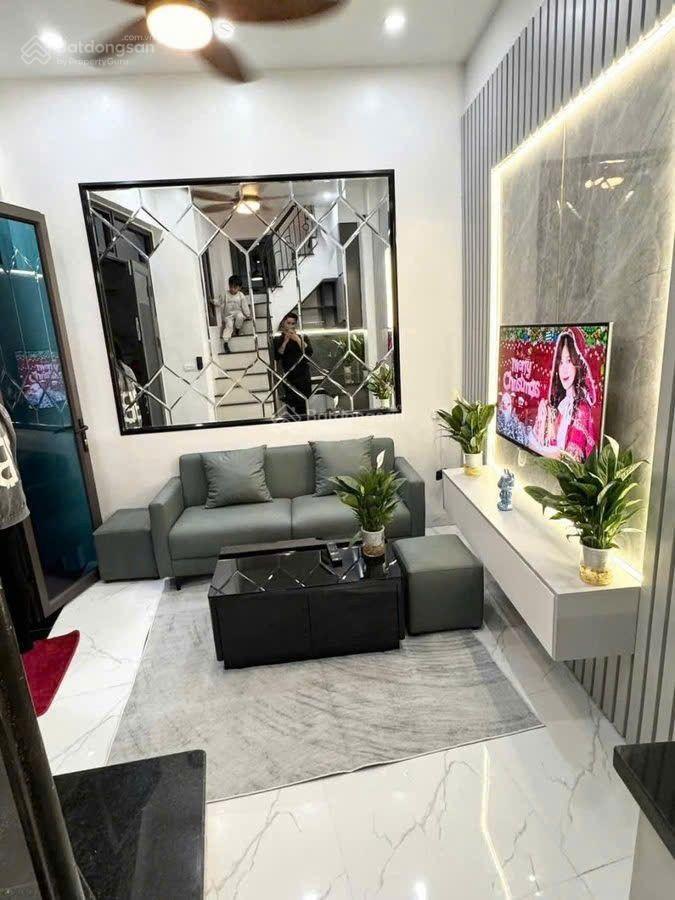 Siêu rẻ hơn 3 tỷ có nhà 4t tt đống đá cách 10m ra phố oto đỗ dt16m2 nhà mới full nội thất.