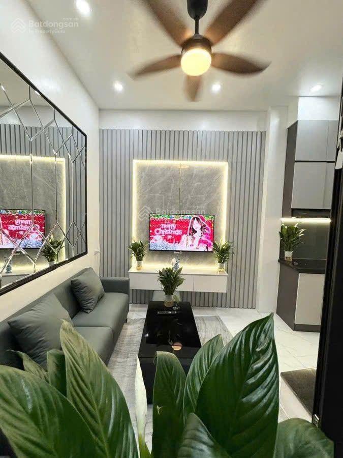 Siêu rẻ hơn 3 tỷ có nhà 4t tt đống đá cách 10m ra phố oto đỗ dt16m2 nhà mới full nội thất.