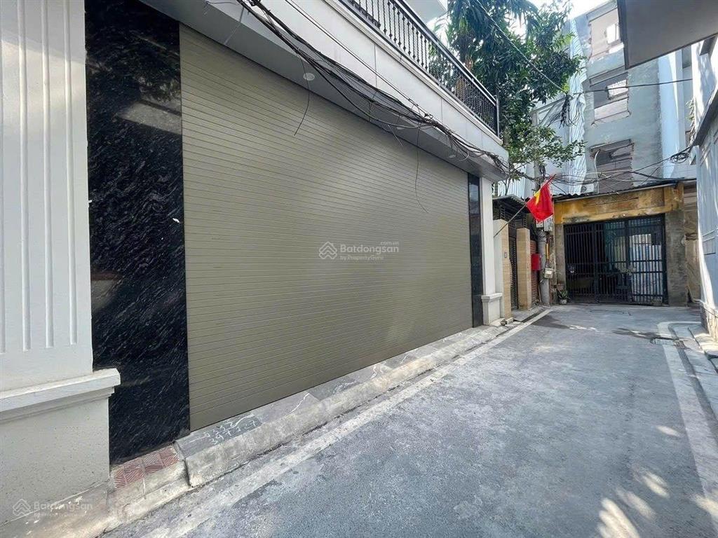 Bán nhà nguyễn văn cừ 134 m 5 t mt 8m giá 28.8 tỷ long biên hà nội , 3 oto vào nhà, thang máy,kd .