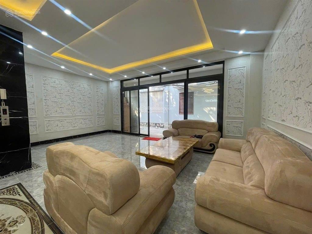 Bán nhà nguyễn văn cừ 134 m 5 t mt 8m giá 28.8 tỷ long biên hà nội , 3 oto vào nhà, thang máy,kd .