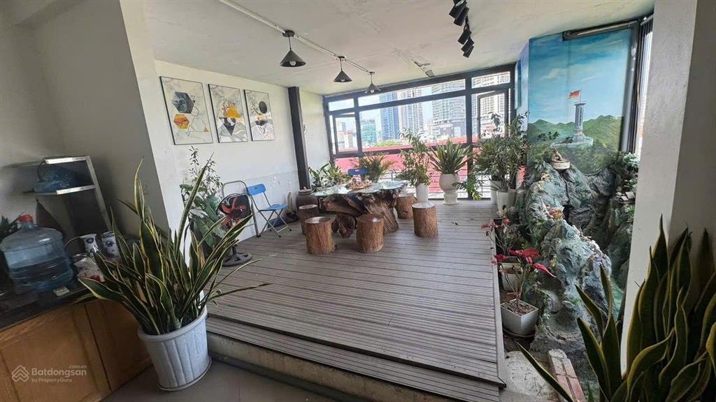 Chính chủ bán toà văn phòng 8 t thang máy phố nguyễn văn huyên cầu giấy dt50m2 mt4,8m lô góc ,oto