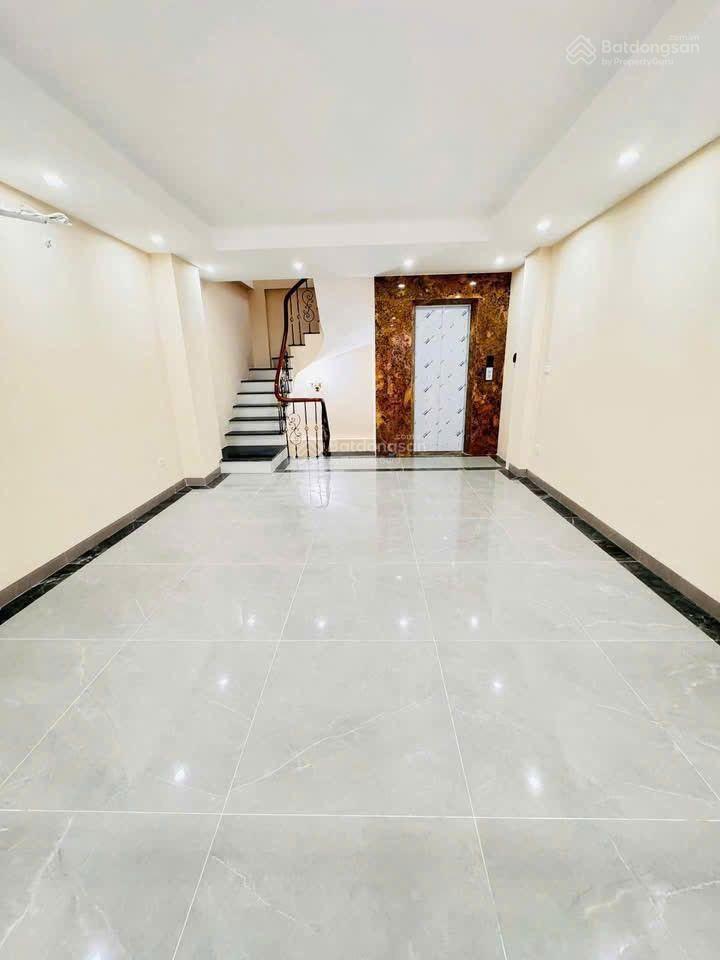 Siêu phẩm 7 tầng thang máy oto đỗ cửa phố đội cấn dt 55m2 mt 4,4m nhà mới koong full nội thất