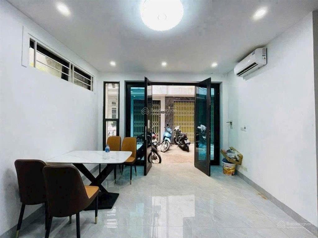 Nhỉnh 6 tỷ có nhà 5 tầng mới koong phố yên hoà cầu giấy dt33m2 mt4,2m lô góc cực kỳ thoáng mát