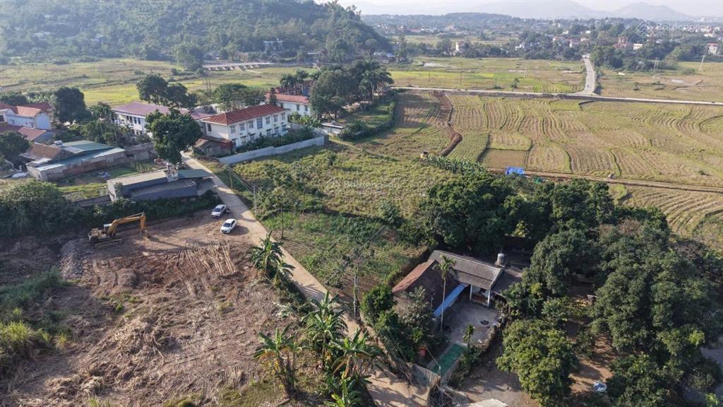 Nổi bật khu vực chỉ 1 lô hiếm có! cần tiền bán gấp lô đất đẹp tại xóm đất đỏ xã liên sơn phú thọ