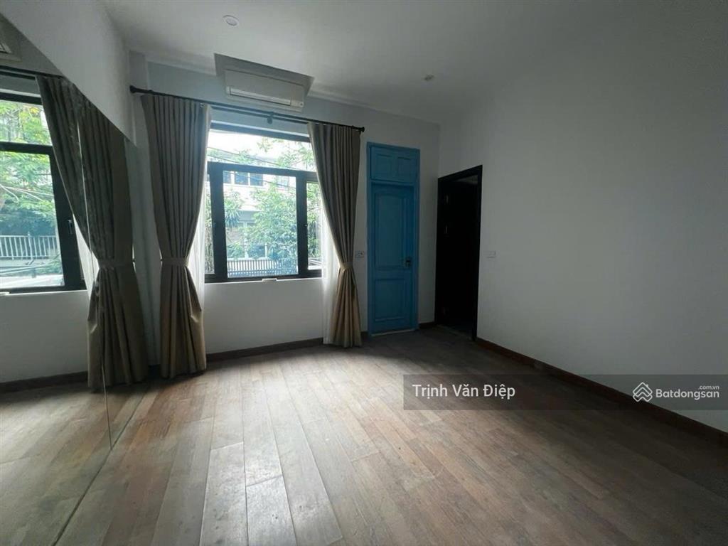 Bán nhà đặng thai mai, tây hồ 4t dt 295m2, 30m ra mặt phố, ô tô 7 chỗ vào nhà, 80 tỷ