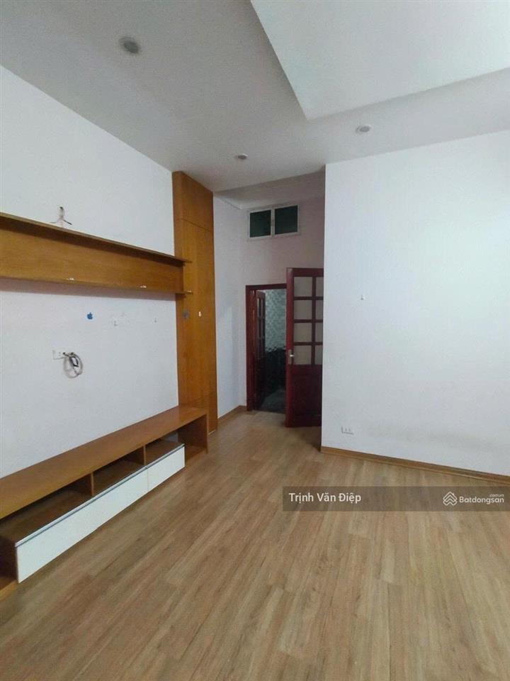 Cho thuê nhà 6 tầng ngõ 381 nguyễn khang, yên hòa, cầu giấy dt 30m 6t 3 pn 14 triệu