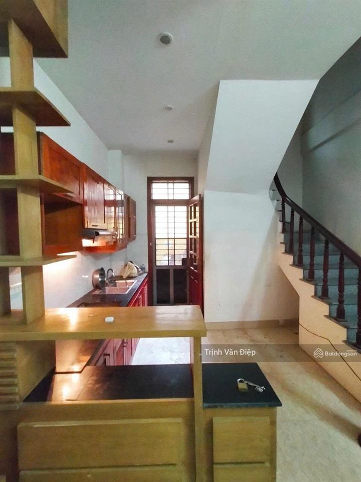 Cho thuê nhà 6 tầng ngõ 381 nguyễn khang, yên hòa, cầu giấy dt 30m 6t 3 pn 14 triệu