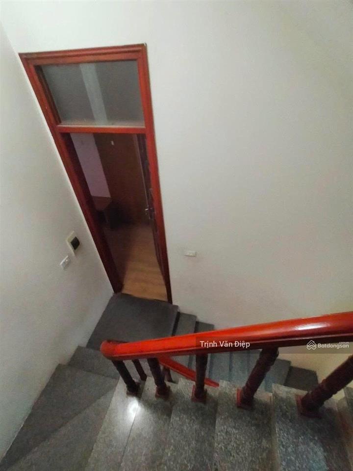 Cho thuê nhà 6 tầng ngõ 381 nguyễn khang, yên hòa, cầu giấy dt 30m 6t 3 pn 14 triệu