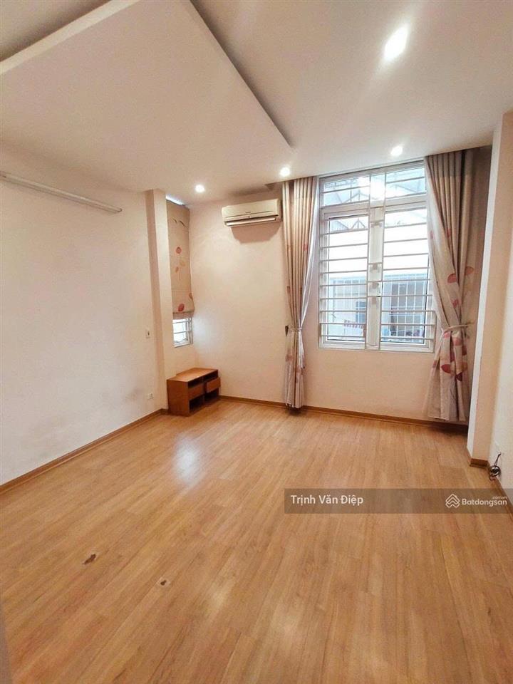 Cho thuê nhà 6 tầng ngõ 381 nguyễn khang, yên hòa, cầu giấy dt 30m 6t 3 pn 14 triệu