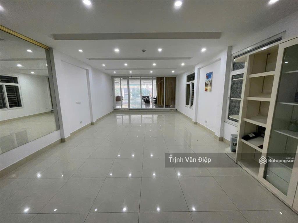 Cho thuê nhà mặt phố nghi tàm tây hồ mt 11m dt 220m 6t thang máy, kinh doanh, ks, nhà nghỉ....