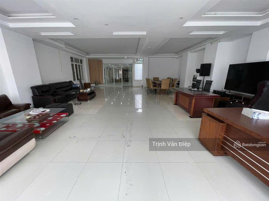 Cho thuê nhà mặt phố nghi tàm tây hồ mt 11m dt 220m 6t thang máy, kinh doanh, ks, nhà nghỉ....