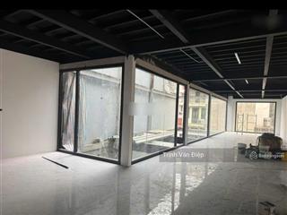 Cho thuê nhà 5 tầng mới dt 310m , thông sàn, mặt phố đại yên đội cấn ba đình, thang máy